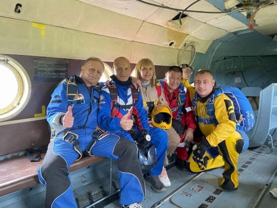 employee_RNG_won_silver_parachuting_competitions_01.jpg